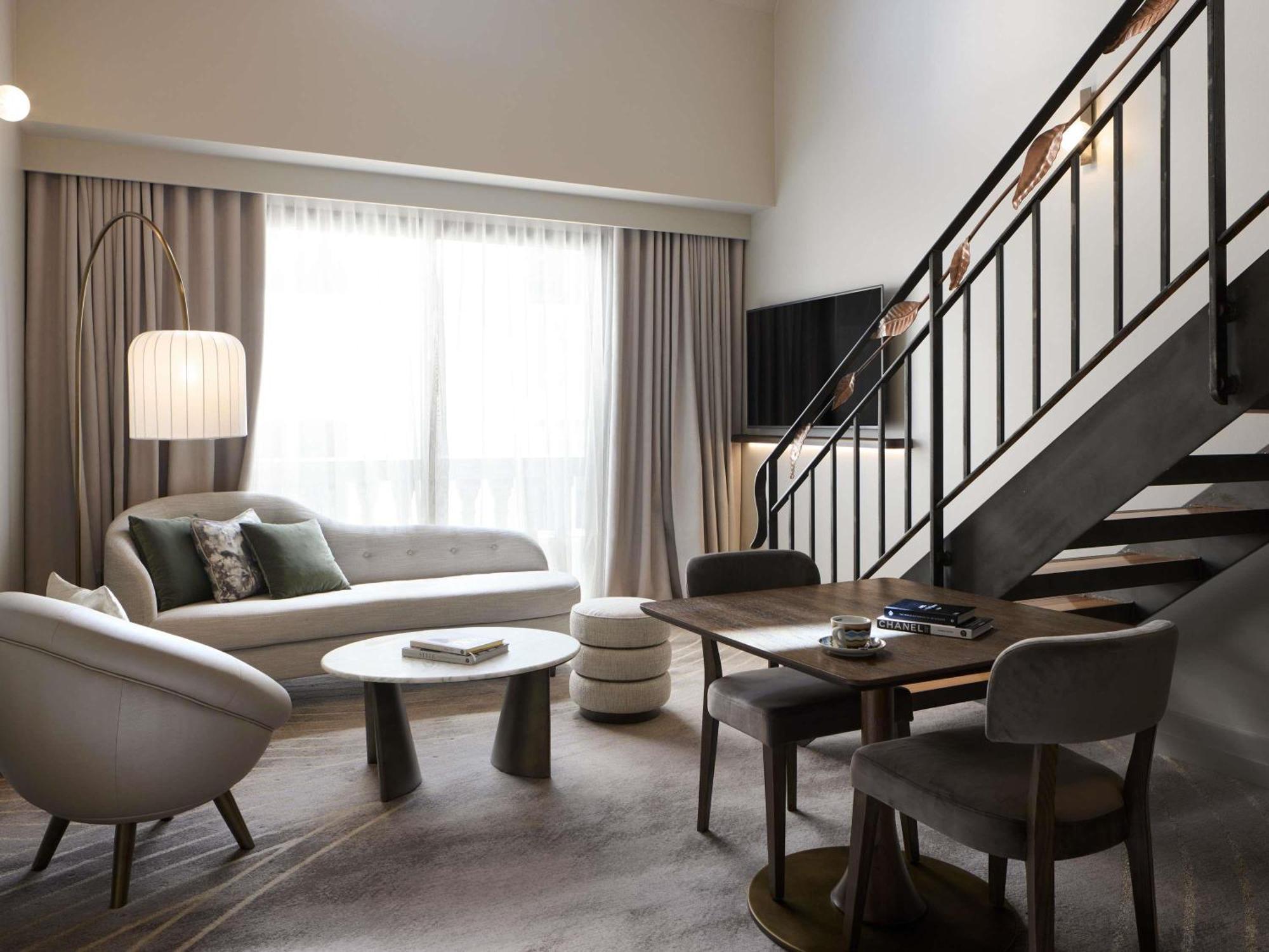 New York Style' Loft Suite with King Bed